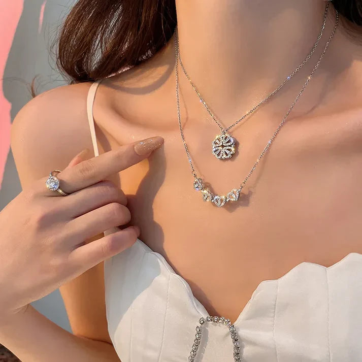Collar Trébol de Encanto: Corazones Plegables